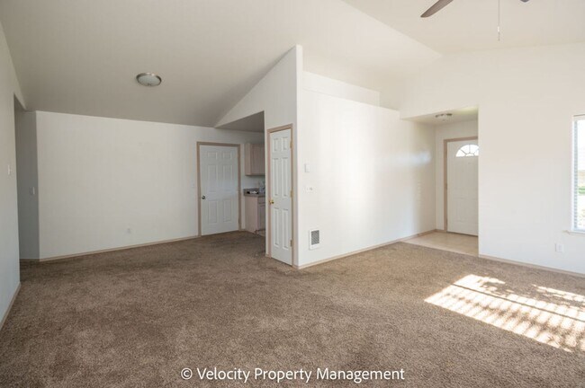 Building Photo - M136