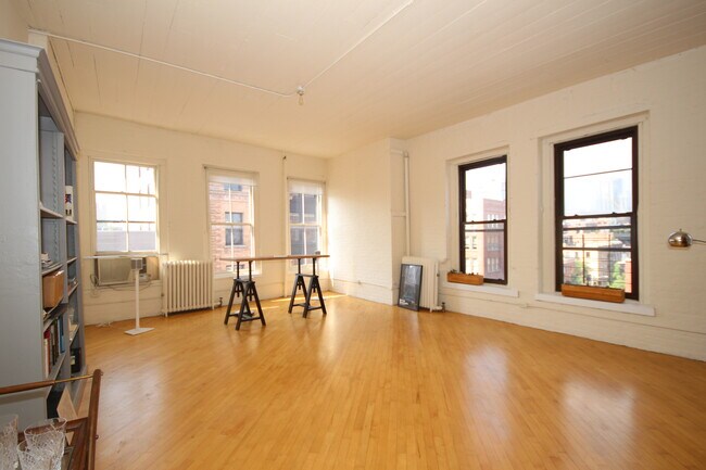 Building Photo - 801 Greenwich St