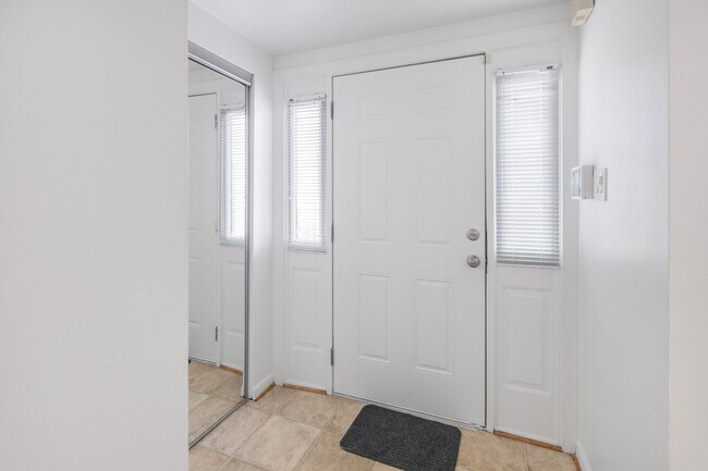 Building Photo - Cozy 3 BR/3.5 BA Townhome in Greenbelt!