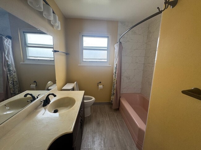 Building Photo - 601 Linden Ave