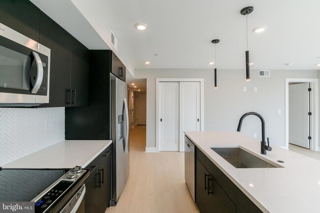 Foto del edificio - 6604 Ridge Ave