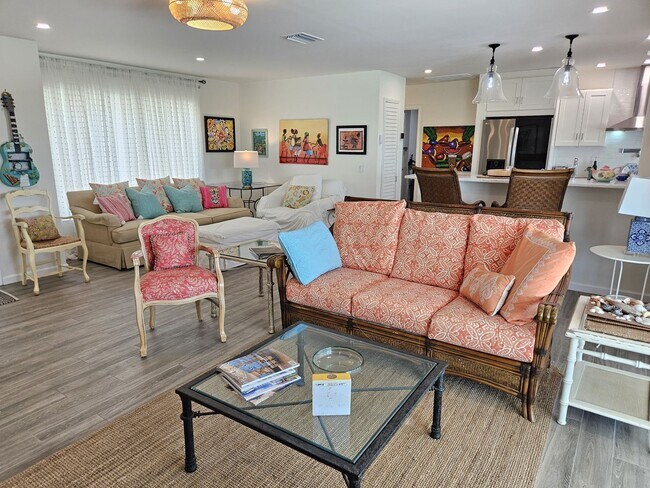 Foto del edificio - Seasonal Short-Term Waterfront Turnkey Single Family Home in Venice Gardens!