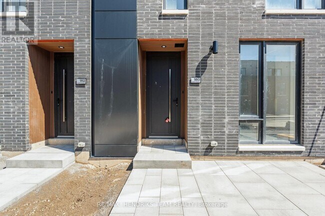 Photo du bâtiment - 160 Everett Cmn