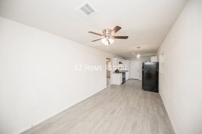 Building Photo - 5040 Mallow St