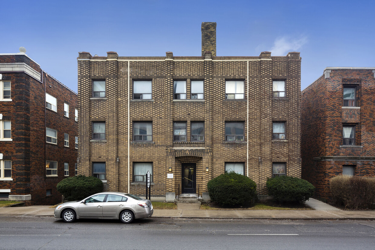 Primary Photo - charming and inviting low-rise apartment p...