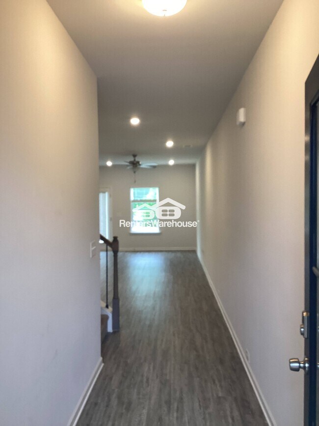 Building Photo - 1132 Chastain Dr