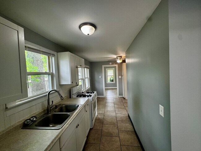 Foto del edificio - Charming 2-Bed, 1-Bath Single-Family Home in Coal Valley – Available Now!