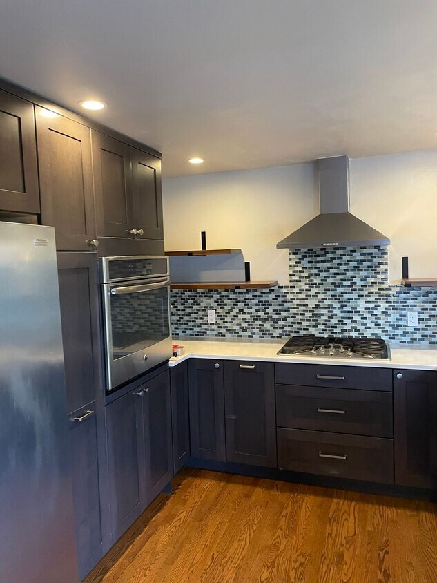 Foto principal - 3 Bed, 2 Bath, 2 Livingroom's with VIEW