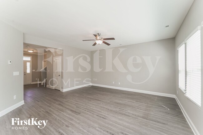 Foto del edificio - 9321 Sloan Forest Dr