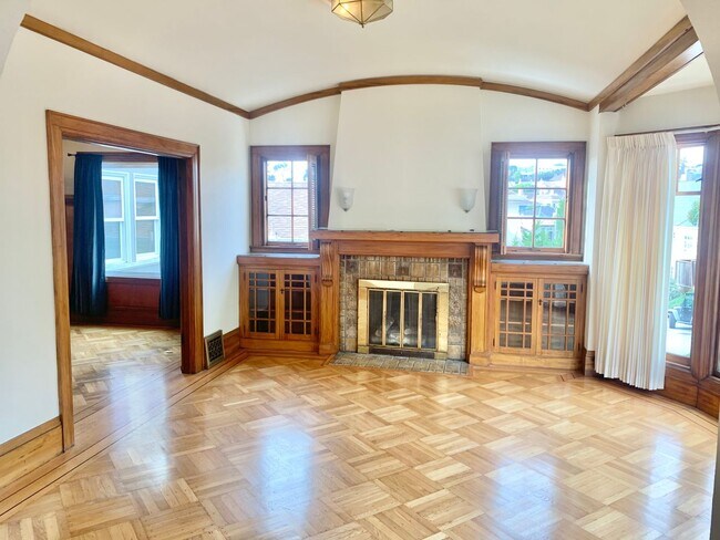 Foto del edificio - 3BR/2BA Spacious Westwood Highlands Home. ...