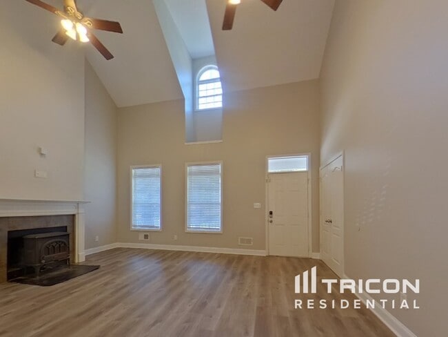 Building Photo - 345 Cottonwood Loop