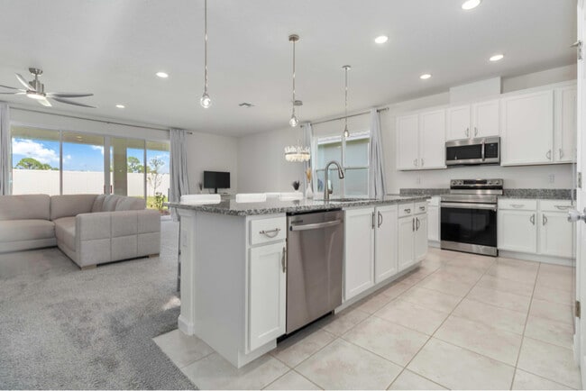 Building Photo - 515 Kylar Dr NW