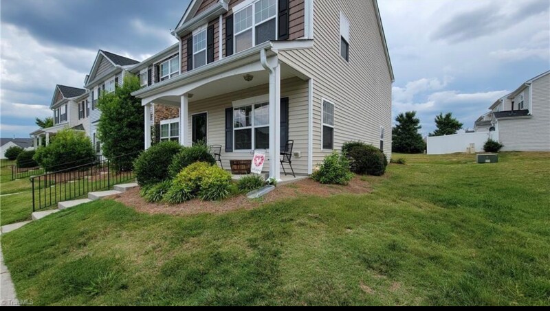Primary Photo - 33 Arbor Hl Pl