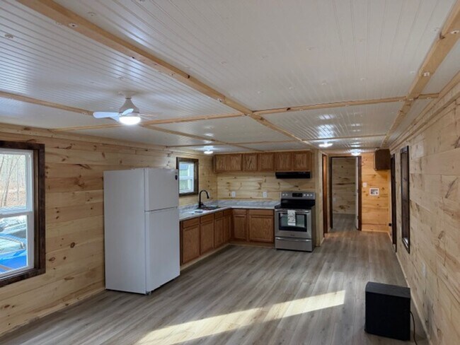 Foto del edificio - Fully Renovated 2BR Home on Private Lot – No HOA! Country living