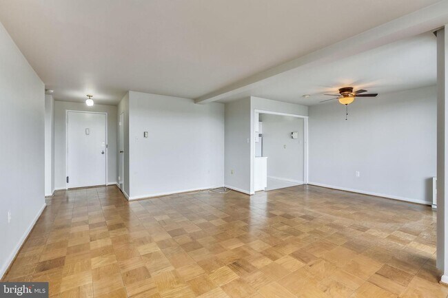 Building Photo - 10201 Grosvenor Pl