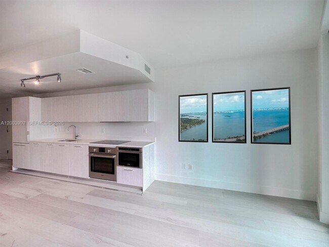 Foto del edificio - 501 NE 31st St
