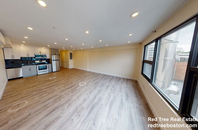 Building Photo - 1028a Commonwealth Ave