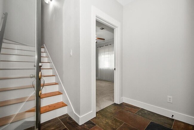 Foto del edificio - 1121 W 17th St