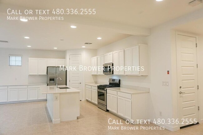 Building Photo - 2528 E Athena Ave