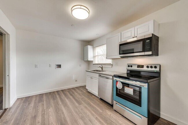 Building Photo - Beautiful Home in South Dallas!