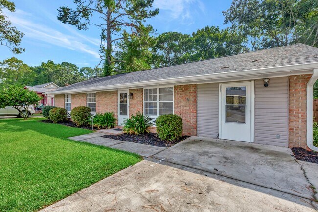 Building Photo - Charming 3BR/2BA Brick Ranch in Ponderosa ...
