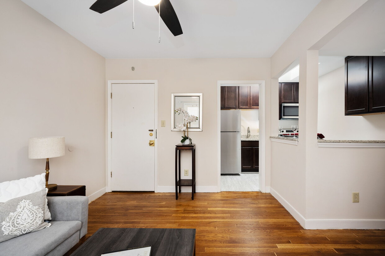 Hardwood Floors - 620 Kenmore Ave