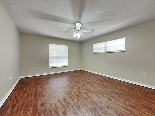 Foto del edificio - 13016 Creek Manor Ct