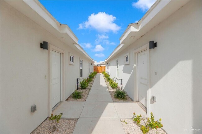 Foto del edificio - 16 Whetstone Ave