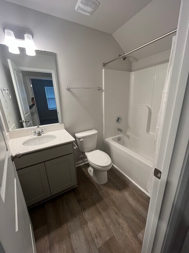 Foto del edificio - 4810 Abbington Oaks Wy