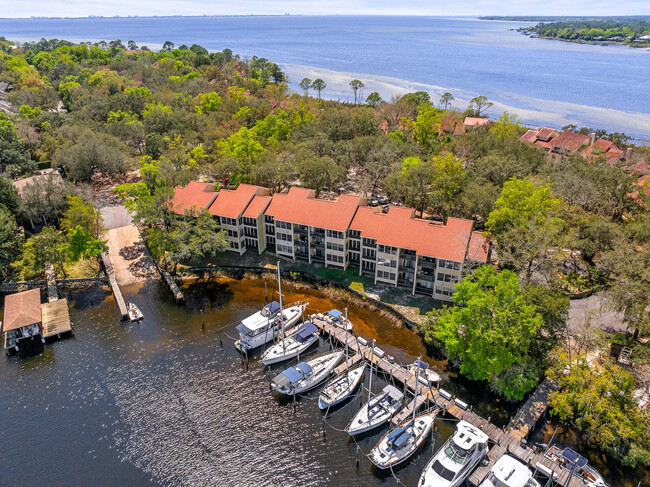 Foto del edificio - 300 Yacht Club Dr