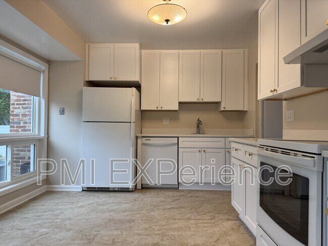 Building Photo - 6108 Lone Oak Dr