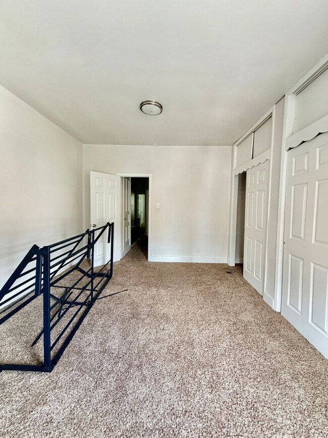 Foto del edificio - Spacious 3-Bedroom Home with Central A/C, In-Unit Laundry & Pet-Friendly Living