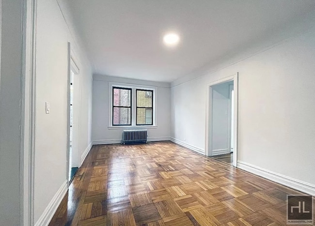 Building Photo - RIVERSIDE DRIVE / Amazing 3-Bed 1-Bath / F...