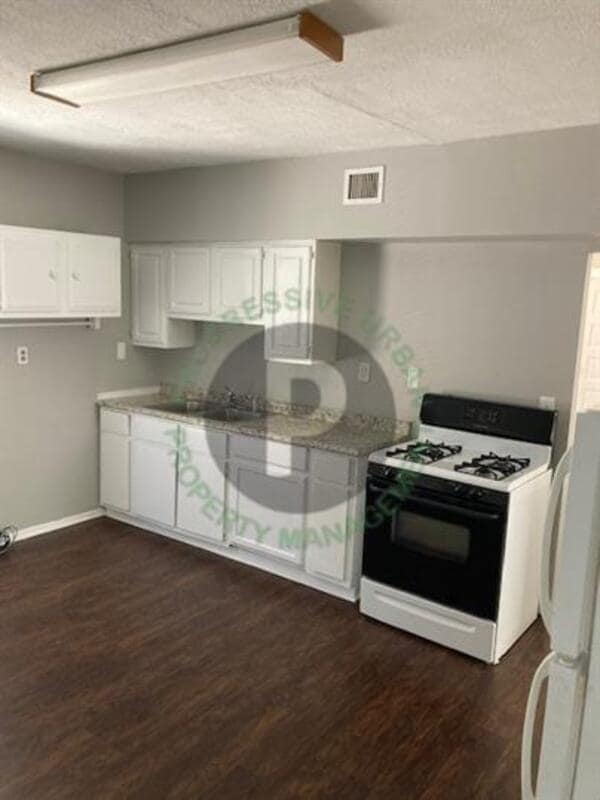 Building Photo - 4012 Woodbridge Ave