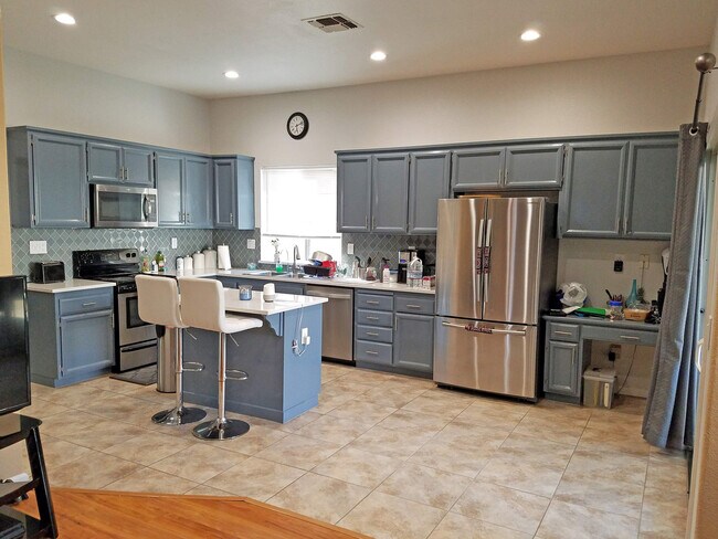 Building Photo - Desirable Highland Reserve - 3 Bedrooms + ...
