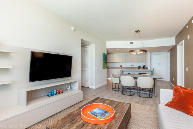 Building Photo - 4011 S Ocean Dr