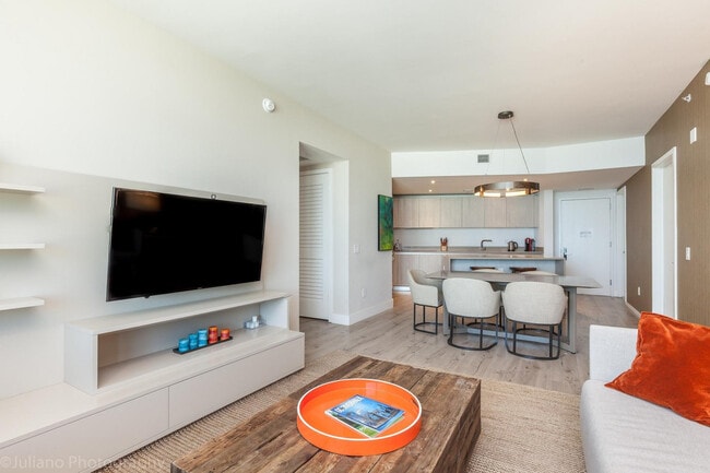 Building Photo - 4011 S Ocean Dr