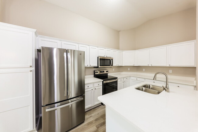 Building Photo - 15350 W Lundberg St