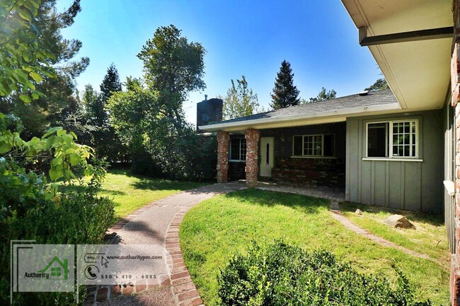 Building Photo - 3180 Wilshire Dr