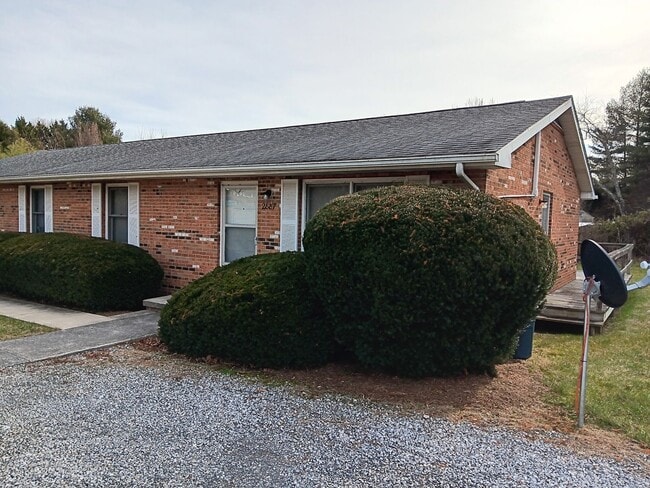 Building Photo - Blacksburg, 2 BR / 1 BA, Available Now