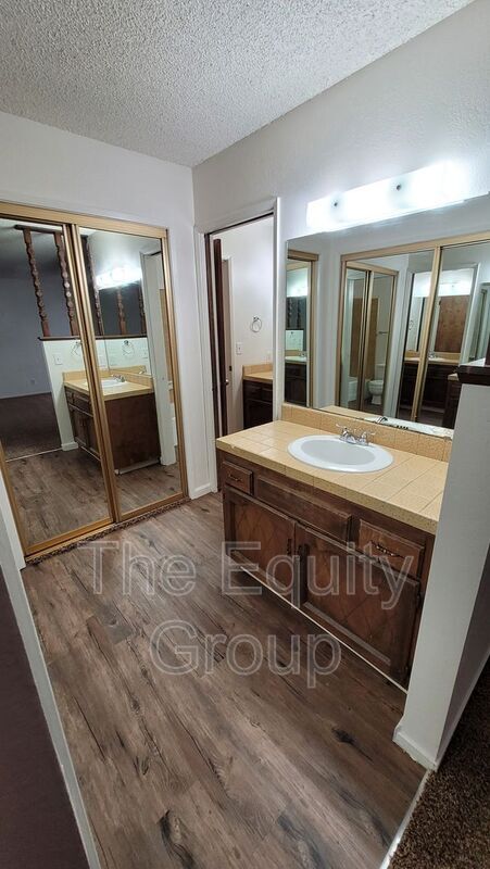Foto del edificio - 5804 W Robinwood Ave