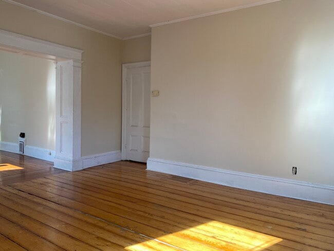 Building Photo - 11 Clarendon Ave