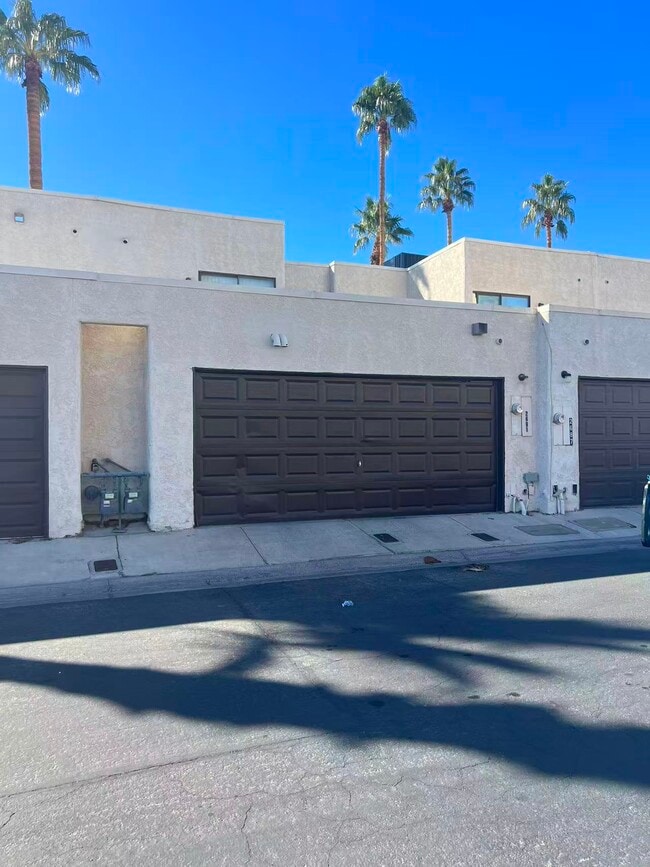 Building Photo - 2691 Aracatuba Ave