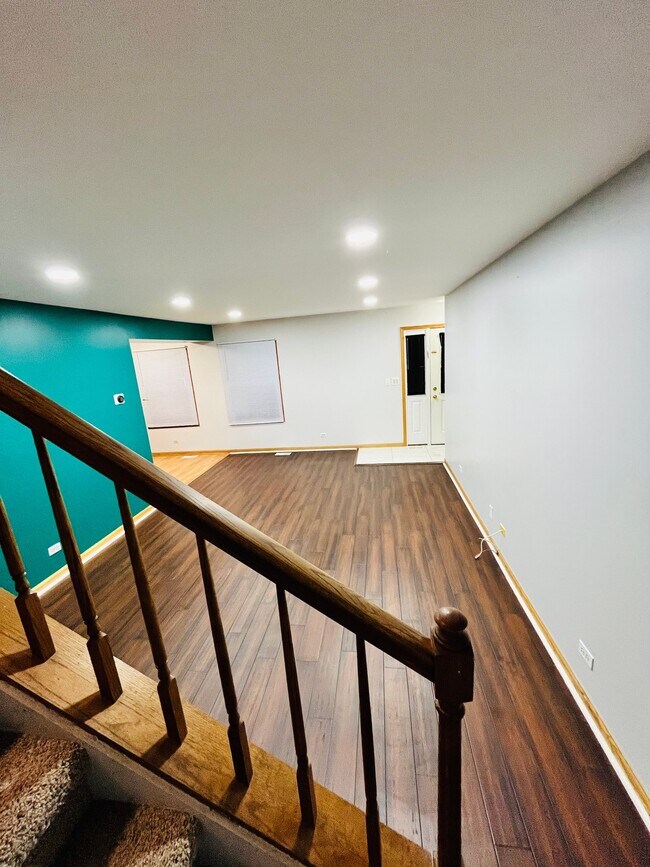 Foto del edificio - 84 Maplewood Dr