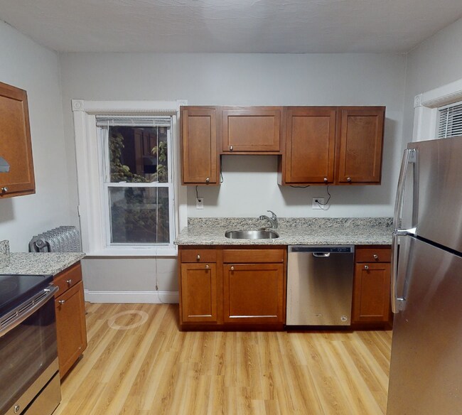 Apt 6 - 904 Massachusetts Ave