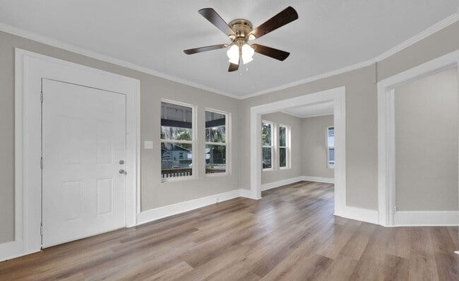 Building Photo - Charming 2-Bed, 1-Bath House