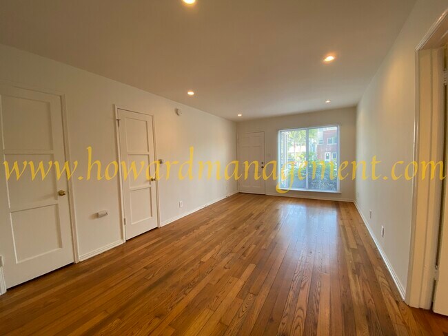 Foto del edificio - 560 Grand Blvd