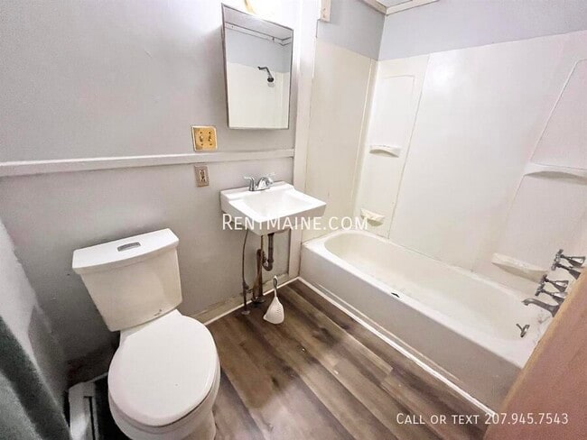 Foto del edificio - 402-404 Hammond Street Apt.