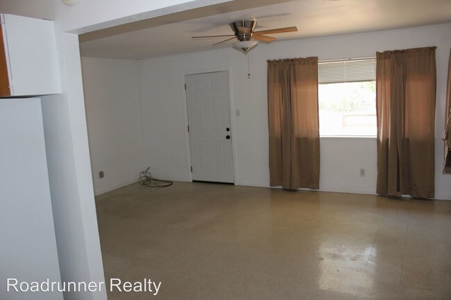 Building Photo - 841 W Graaf Ave