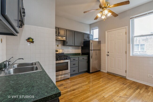 Foto del edificio - 3818 W Ainslie St